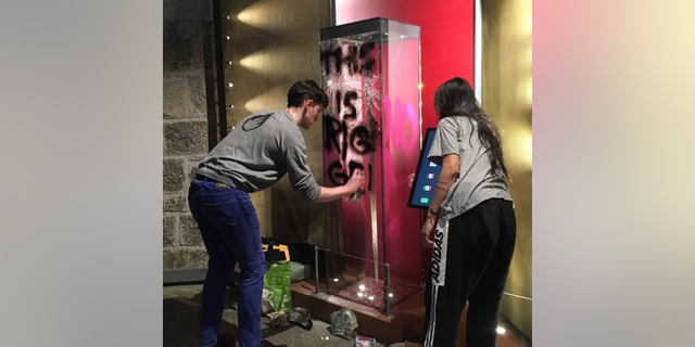 Climate protest group "This is Rigged" damaged the display case holding William Wallace's sword and demanded "the Scottish Government vocally oppose all new fossil fuel projects in Scotland and creates a clear transition plan for oil workers."