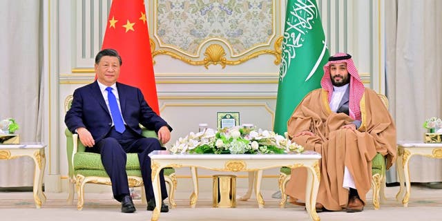 Chinese President Xi Jinping, left, holds talks with Saudi Crown Prince and Prime Minister Mohammed bin Salman Al Saud at the royal palace in Riyadh, Saudi Arabia, Dec. 8, 2022. 