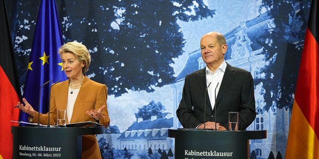 German Chancellor Olaf Scholz (SPD) and Ursula von der Leyen, President of the EU Commission, give a press conference in front of a picture of Meseberg Palace after the first day of the closed meeting of the German Cabinet. 