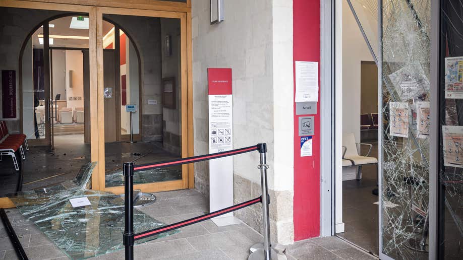 destroyed entrance of the Administratice courthouse