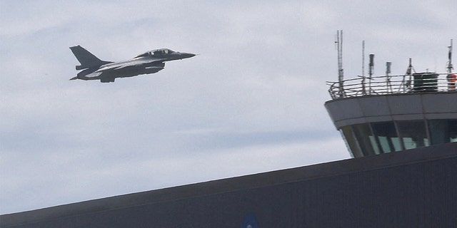 A F16v aircraft flies past an airbase in Hualien, Taiwan, August 18, 2022. 