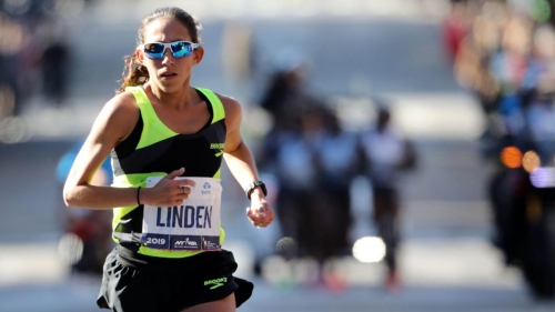 Des Linden competes at the 2019 New York City Marathon. 