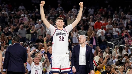 Connecticut center Donovan Clingan celebrates after defeating  Miami. 