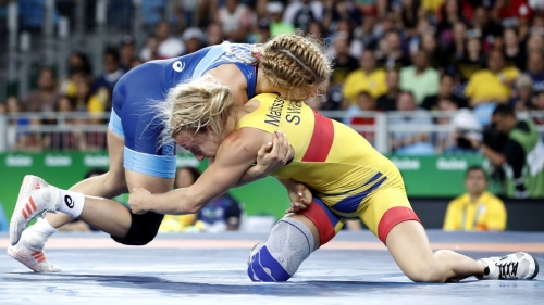 Maroulis (left) competes with Sweden's Sofia Mattsson at the 2016 Rio Olympics. 