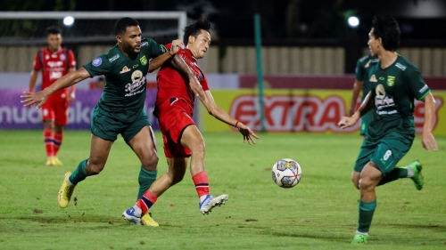 Arema and Persebaya played in an empty stadium in Jakarta, Indonesia this week.  