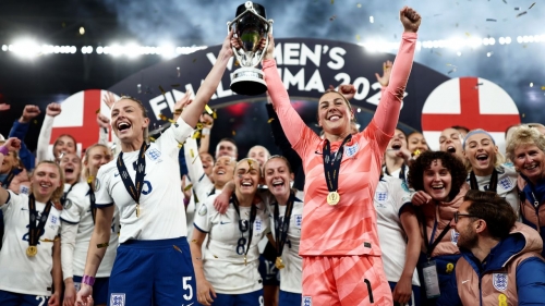 Leah Williamson (left) and Mary Earps lift the Women's Finalissima trophy after defeating Brazil. 