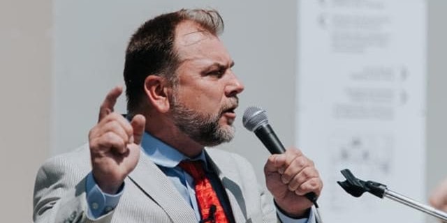 Pastor Artur Pawlowski, who was arrested and jailed multiple times for keeping his church open during the pandemic, said Reimer's arrests indicate the government's "open hatred toward Christianity."