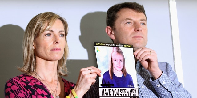 Kate and Gerry McCann holding picture