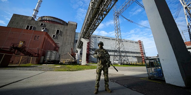 Zaporizhzhia nuclear plant guarded by Russian soldier