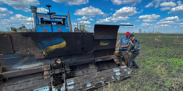 Ukraine farmer designs tractor to clear Russian mines