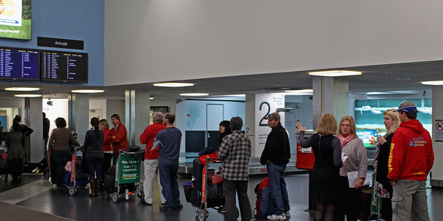 line of passengers at Auckland Airport