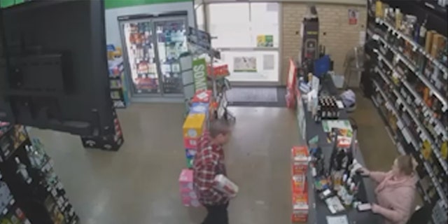 Man in flannel tried to rob store