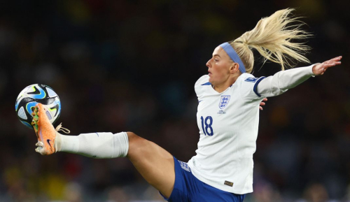 England's Chloe Kelly controls the ball.