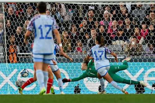 Spain's Alba Redondo puts the ball past Swiss goalkeeper Gaëlle Thalmann to score her team's second goal.