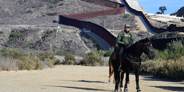 Horseback border patrol agent