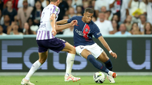 Toulouse's Danish defender #02 Rasmus Nicolaisen and Paris Saint-Germain's French forward #07 Kylian Mbappe fight for the ball during the French L1 football match between Toulouse FC and Paris Saint-Germain (PSG) at The TFC Stadium in Toulouse, southwestern France, on August 19, 2023. (Photo by Charly TRIBALLEAU / AFP) (Photo by CHARLY TRIBALLEAU/AFP via Getty Images)