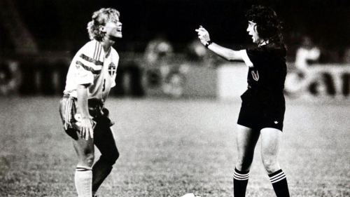 Claudia Vasconcelos refereeing during the 1991 third-place playoff.