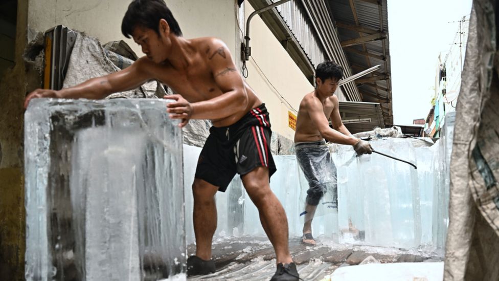 Temperatures in Thailand reached 45.4C (114F) on 15 April, its hottest day in history