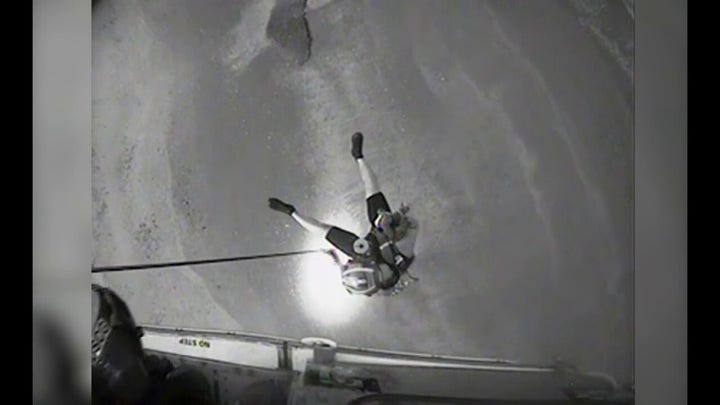 Coast Guardsman rescues 2 jet skiers who became stranded on island off South Carolina