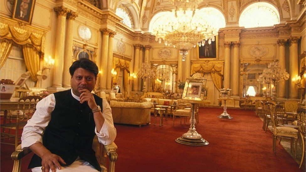 Maharajas are back; here Madhavrao Scindia in the throne room in February 1993 in Jaipur, India
