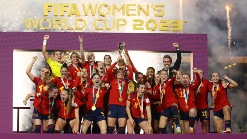 Spain players celebrate with the trophy after winning the 2023 Women's World Cup.
