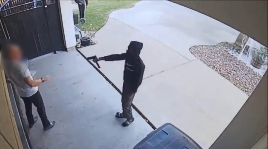 Attempted carjackers 'bamboozled' after trying to rob Houston man at gunpoint