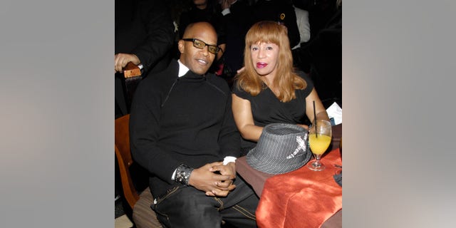 Jamie Foxx sits next to his mother Louise Talley Dixon