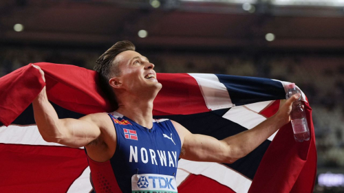 Athletics - World Athletics Championship - Men's 400m Hurdles Final - National Athletics Centre, Budapest, Hungary - August 23, 2023 Gold medallist Norway's Karsten Warholm celebrates after winning the Men's 400m Hurdles Final REUTERS/Aleksandra Szmigiel