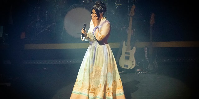 Lana Del Rey performs in Paris