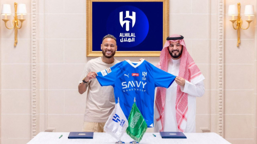 Soccer Football - Neymar signs for Al Hilal - Paris, France - August 15, 2023 Al Hilal's new signing Neymar holds their shirt as he poses with President Fahd bin Saad Al-Nafel Saudi Pro League/Handout via REUTERS??ATTENTION EDITORS - THIS IMAGE HAS BEEN SUPPLIED BY A THIRD PARTY. REFILE - CORRECTING CAPTION