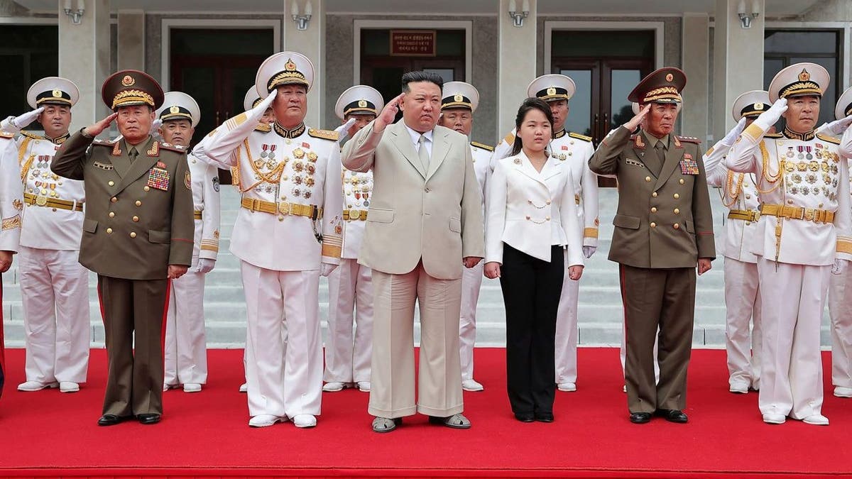 Photo showing salute of Kim Jong Un with military officials