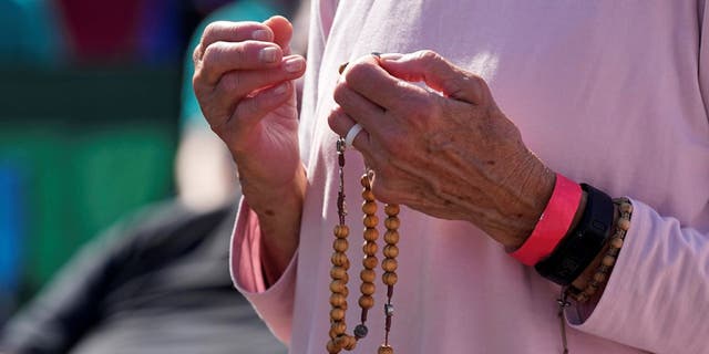 Ohio rally, praying the rosary