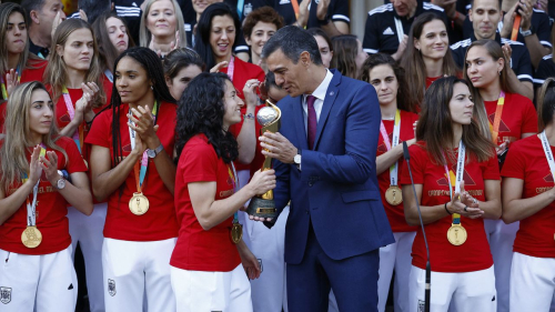 Spain's national team met the country's Prime Minister, Pedro Sánchez, at Madrid's Moncloa Palace.