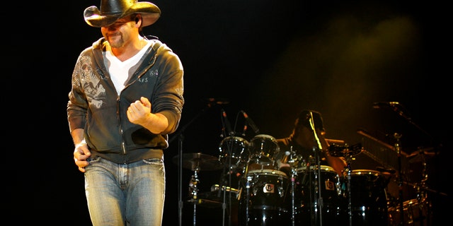 Tim McGraw performs in a sweatshirt at Stagecoach in 2008