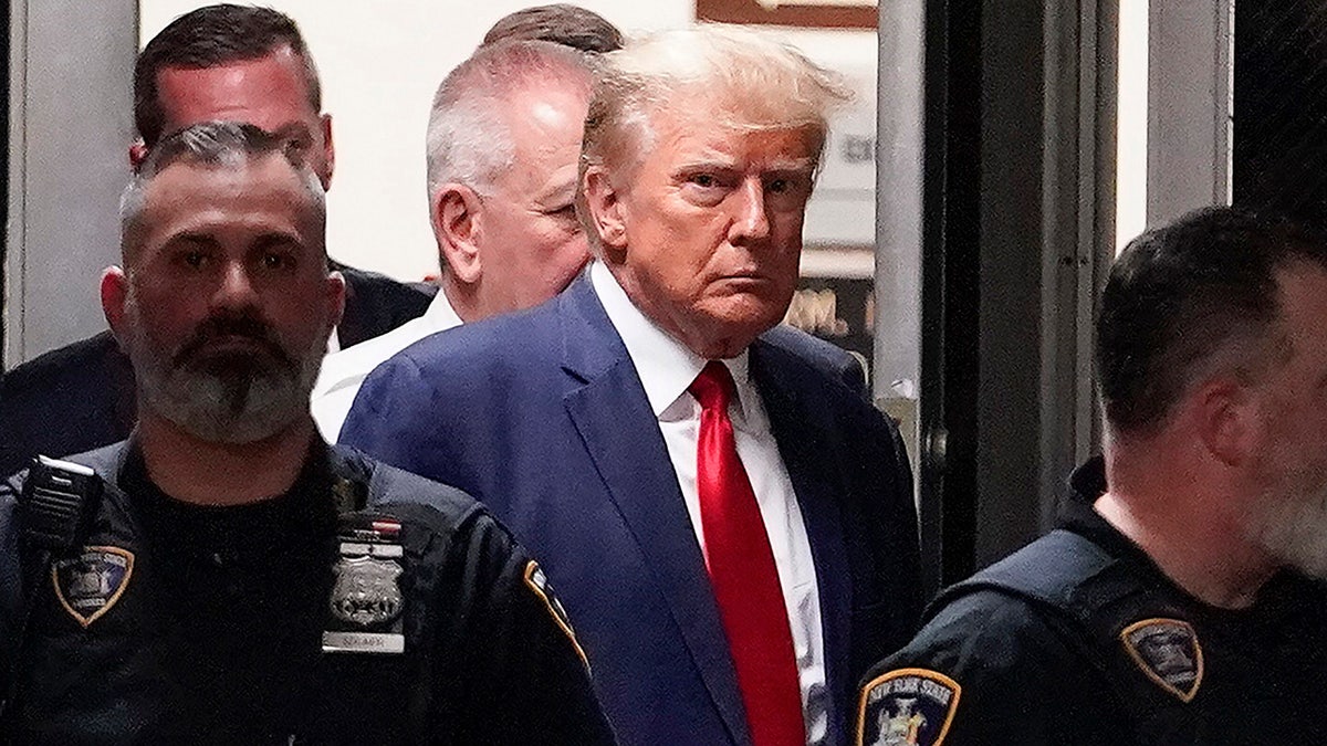 Trump enters NY courtroom surrounded by police