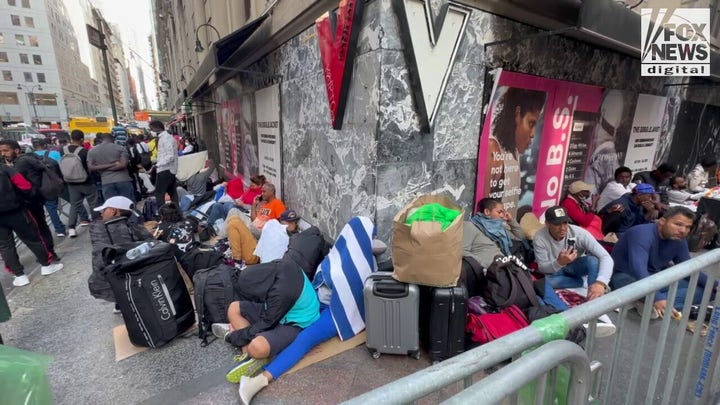 Migrants fill sidewalk outside of the Roosevelt Hotel