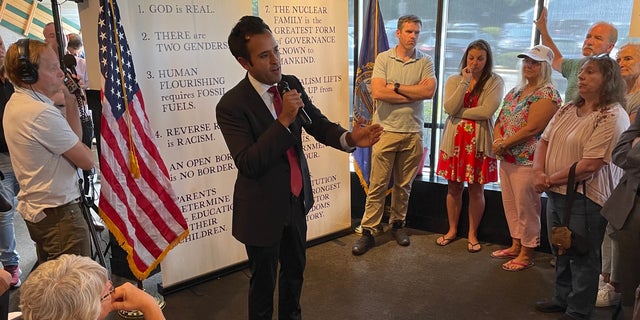 As former President Trump is arraigned, GOP presidential nomination rival Vivek Ramaswamy takes aim at what he calls the ‘politicized persecution of political opponents’