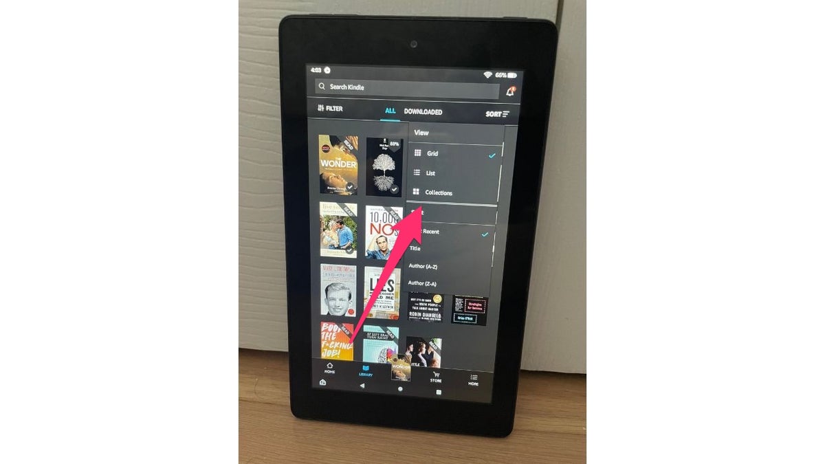 Red arrow pointing to collections on Amazon Kindle