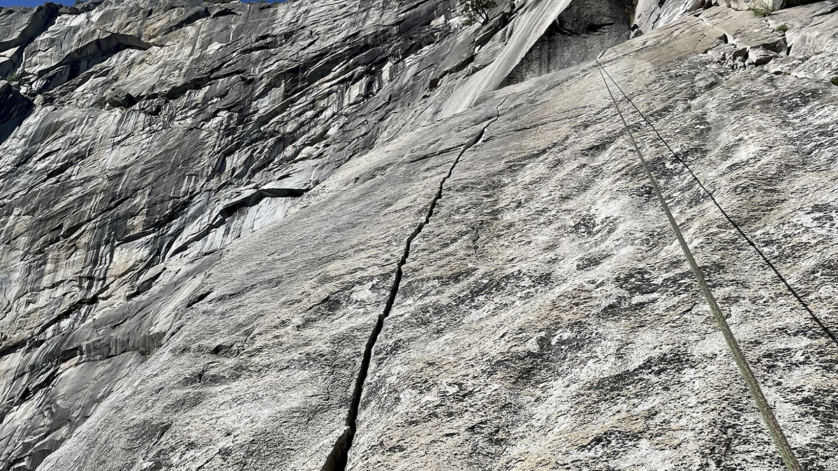 Yosemite National Park cliff cracking