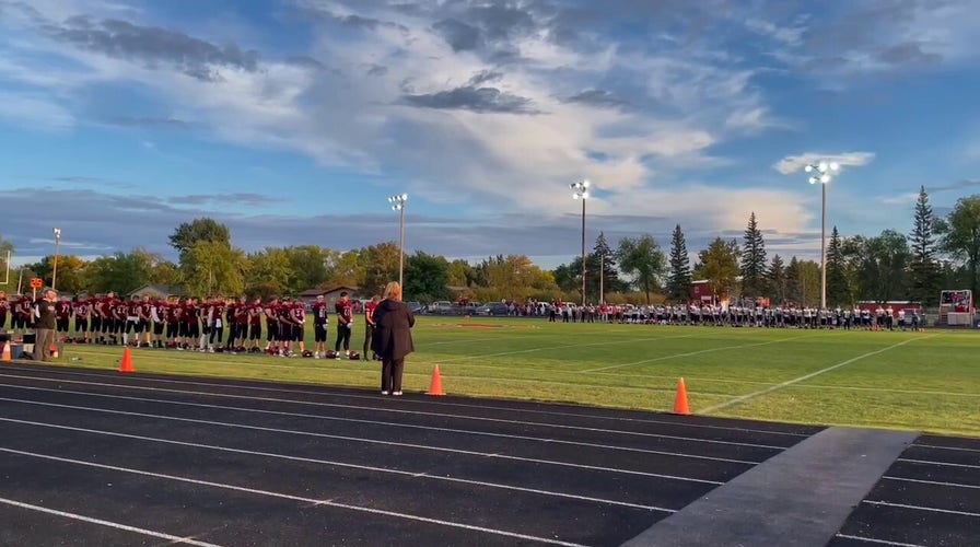 Cayler Ellingson's former North Dakota high school holds moment of silence at Homecoming football game