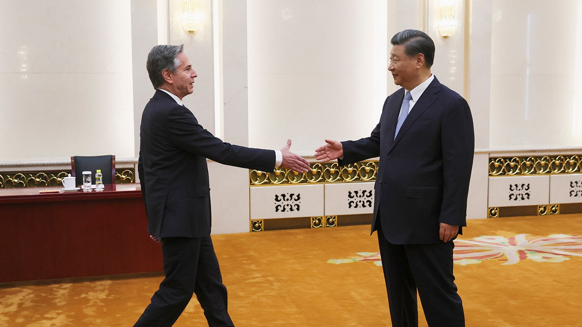 Blinken, Xi Jinping shaking hands