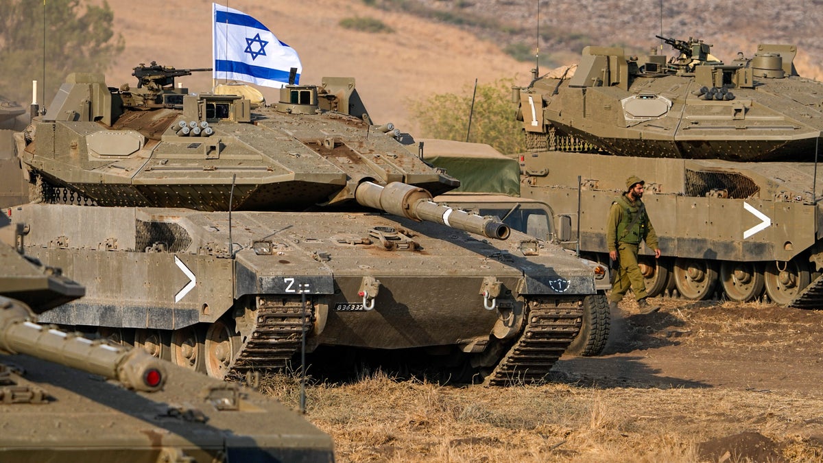 Israel tanks near Lebanon