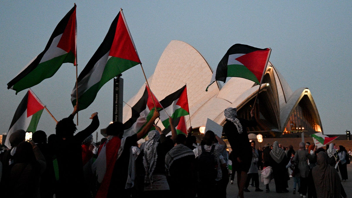 Palestinian flags outside Opera House