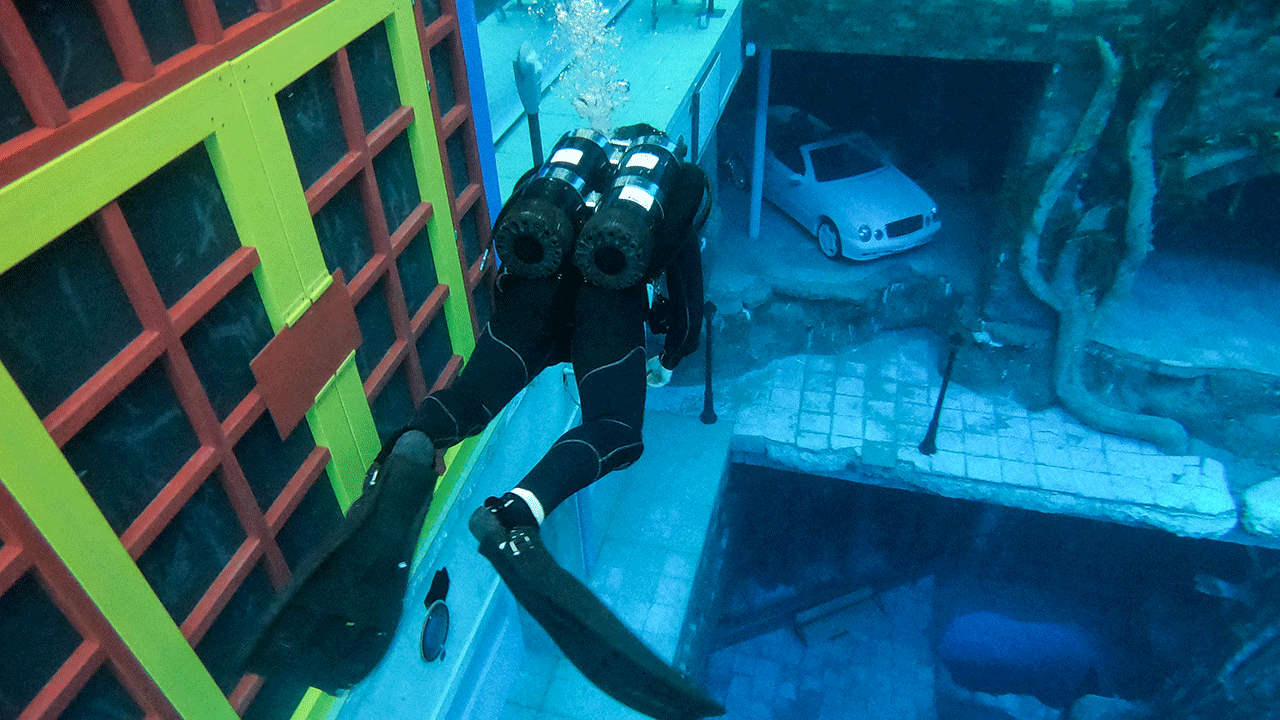 Diver exploring the sunken city at Deep Dive Dubai
