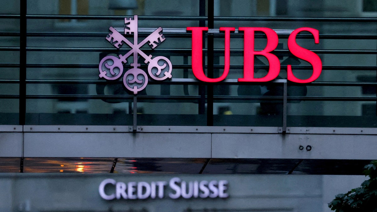 UBS, Credit Suisse logos