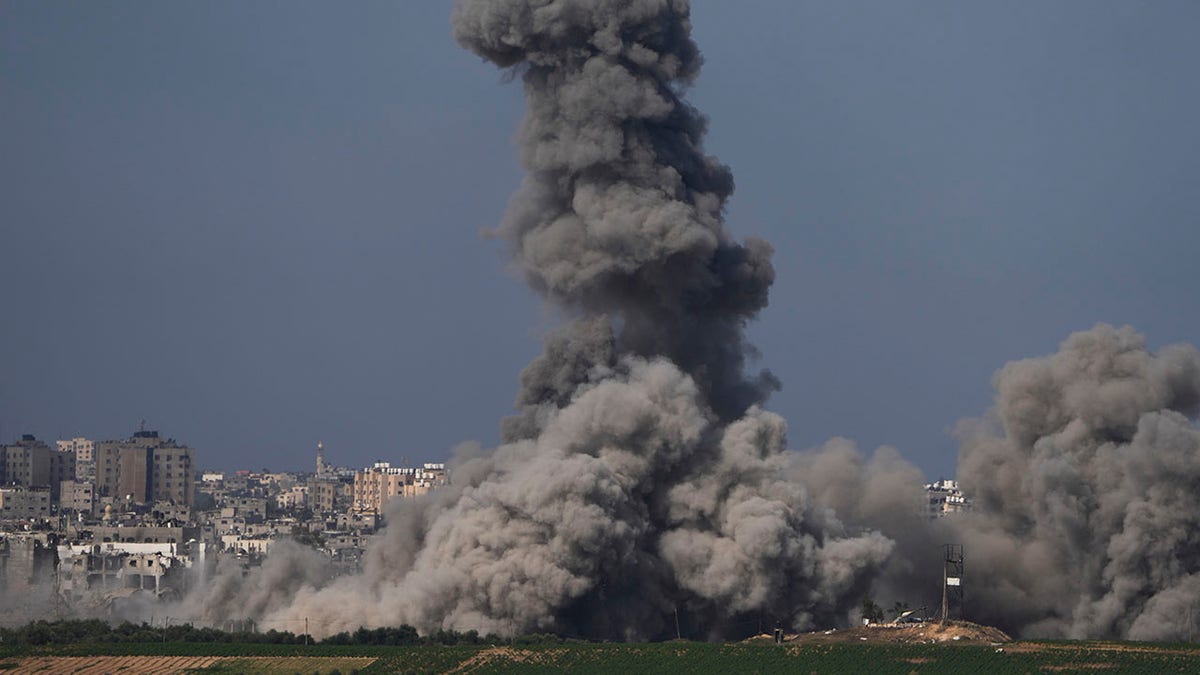 Airstikes hit Gaza Strip