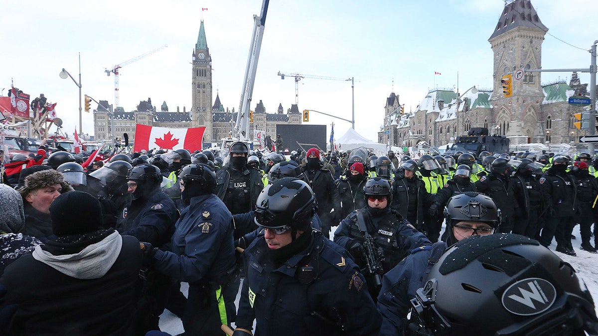 Ottawa police clear Freedom Convoy