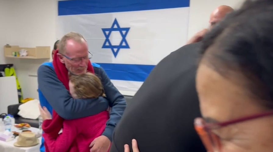 9-year-old Emily Hand embraces her dad after Hamas captivity: video