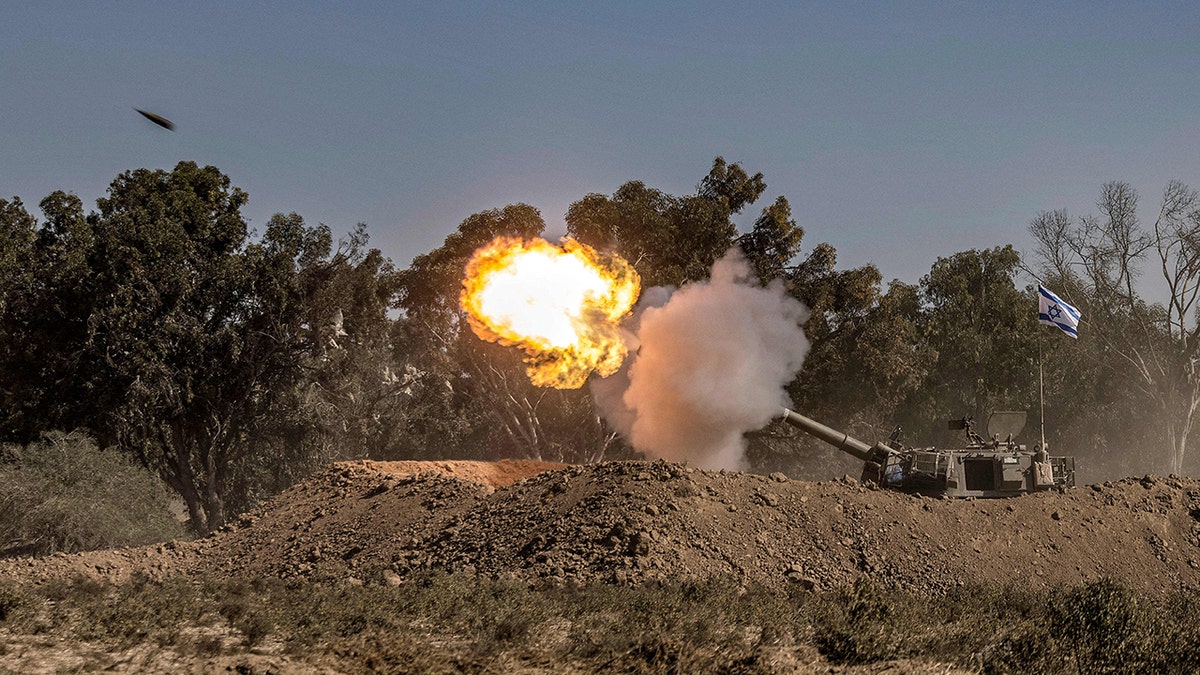 Israeli army self-propelled artillery