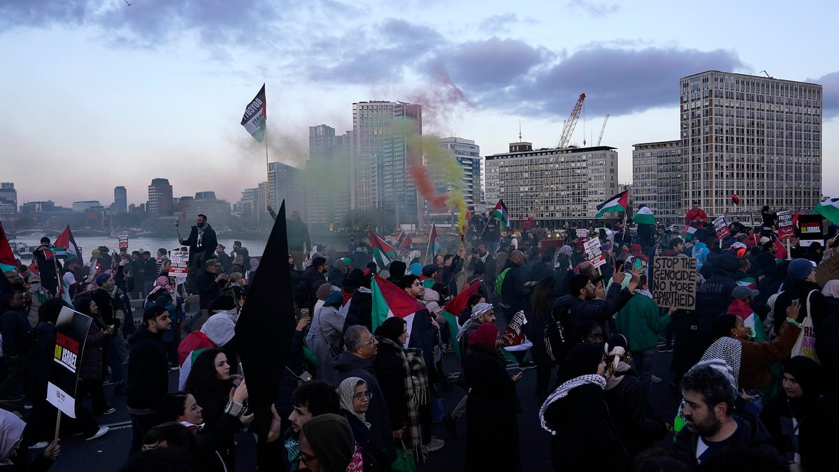 Massive pro-Palestine march in London